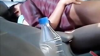 कारमध्ये मालकाच्या सुंदर बायकोला अविरतपणे झवून केलं तिला पागल