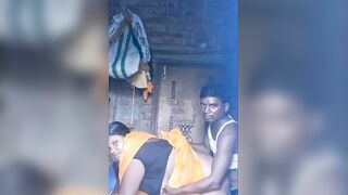 गरीब घरच्या नवरा-बायकोची डॉगीस्टाइल झवाई