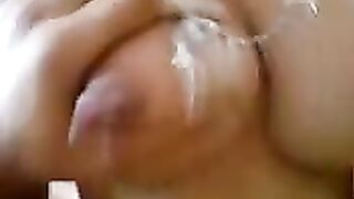 दागिने घातलेल्या बायकोने केली नवऱ्यासोबत झवाझवी