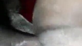 काळ्या बायकोची पानीदार पुच्ची झवली अंधारात