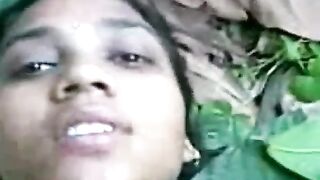 रानात बायकोची स्वच्छ, फुगीर पुच्ची झवली