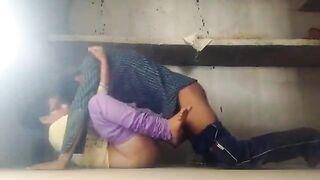 पडक्या घरात झवाडी चष्मीश ताई बॉयफ्रेंड कडून झवली